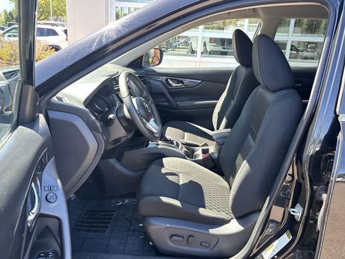 Used 2019 Nissan Rogue SV FWD image 12