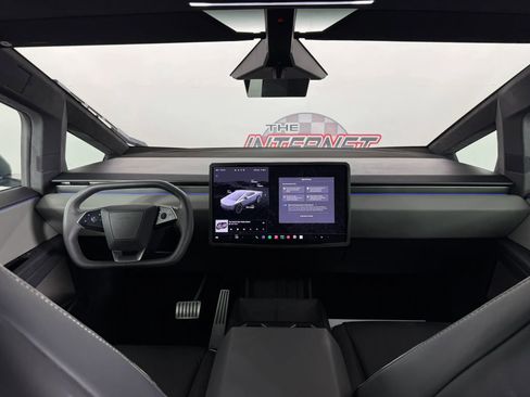 Used 2025 Tesla Cybertruck AWD Crew Cab image 11