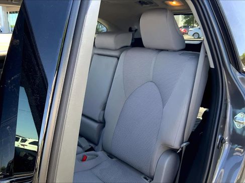 Used 2022 Toyota Highlander L image 21