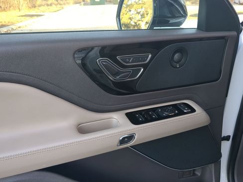 Used 2020 Lincoln Aviator Reserve image 12