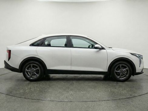 Used 2025 Kia K4 LXS image 11