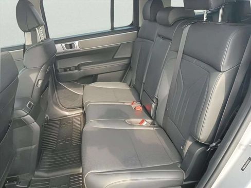 Used 2025 Hyundai Santa Fe SEL FWD image 7