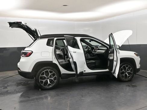 Used 2025 Jeep Compass Limited AWD/4WD image 28
