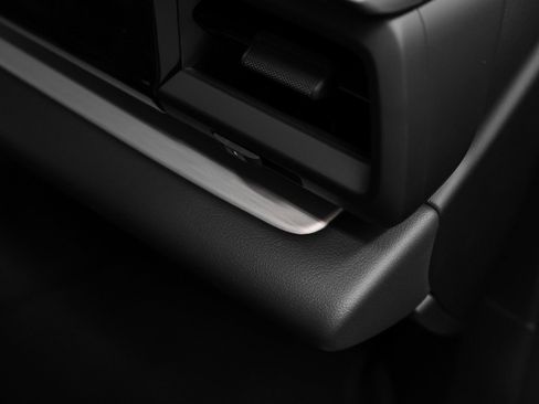 New 2025 Porsche Macan 4S Electric image 28