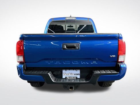 Used 2017 Toyota Tacoma TRD Off-Road w/ Premium & Technology Package AWD/4WD image 7