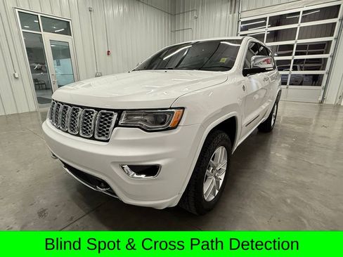 Used 2017 Jeep Grand Cherokee Overland image 10
