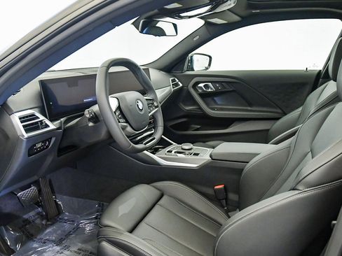 Used 2025 BMW 230i Coupe w/ Convenience Package image 17