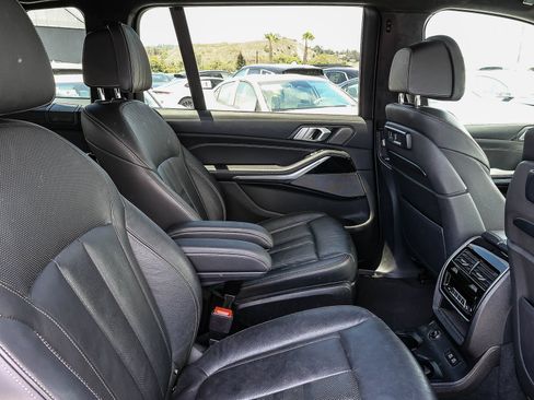 Used 2021 BMW X7 M50i AWD/4WD image 17