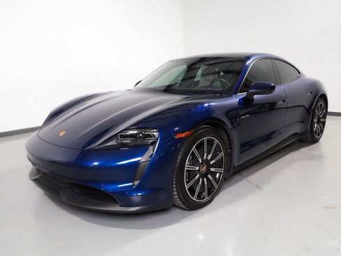 Used 2022 Porsche Taycan image 10