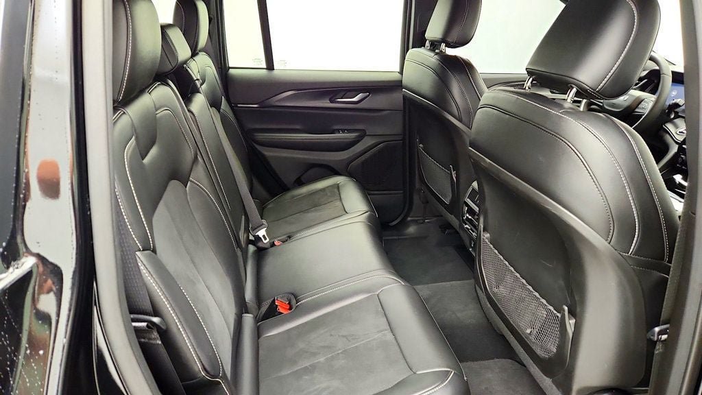 Used 2024 Jeep Grand Cherokee Altitude AWD/4WD image 21