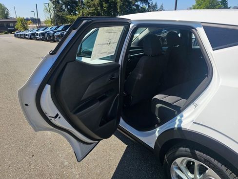 New 2027 Chevrolet Bolt LT w/ Comfort Package FWD image 15