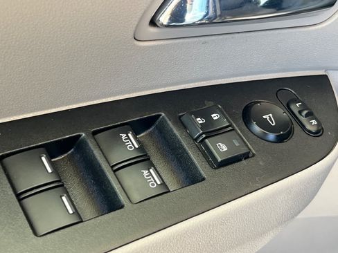 Used 2016 Honda Odyssey SE image 13