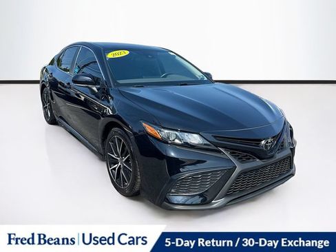 Used 2023 Toyota Camry SE FWD image 1