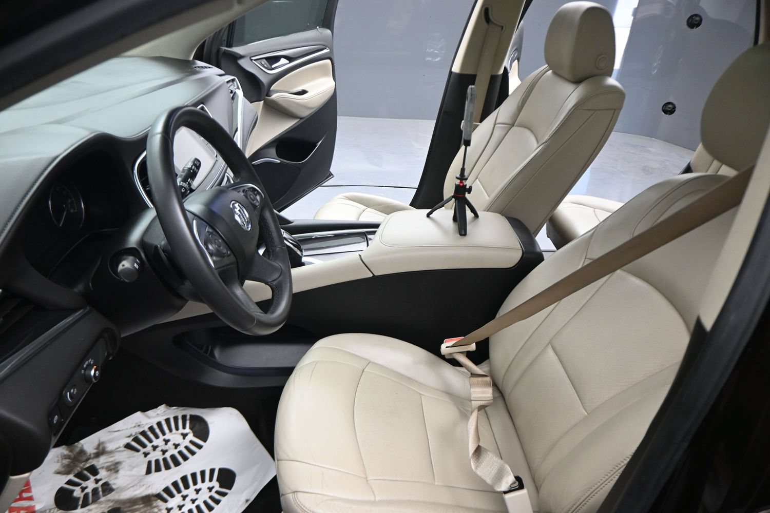Used 2018 Buick Enclave Essence FWD image 22