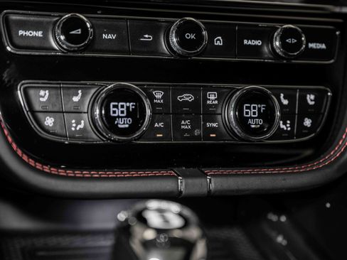 Certified 2022 Bentley Bentayga image 37