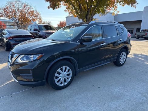 Used 2017 Nissan Rogue S w/ S Appearance Package image 2