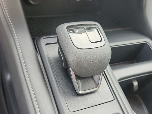 Used 2024 Nissan Pathfinder S AWD/4WD image 14