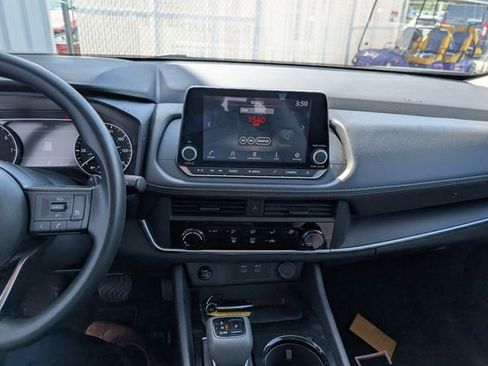 Used 2024 Nissan Rogue S AWD/4WD image 3