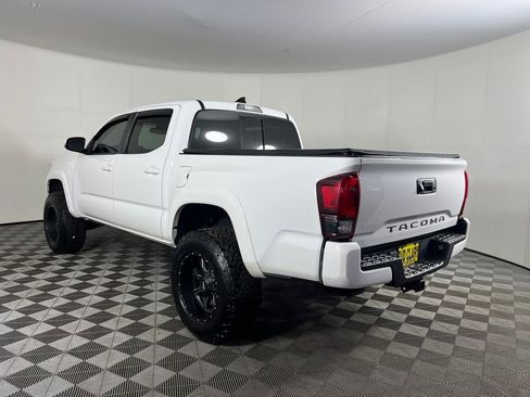 Used 2018 Toyota Tacoma TRD Sport image 8