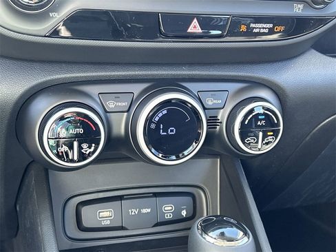 New 2025 Hyundai Venue Limited image 24