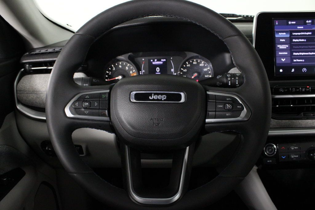 Used 2022 Jeep Compass Latitude FWD image 9
