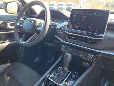 Certified 2025 Jeep Compass Trailhawk AWD/4WD image 9