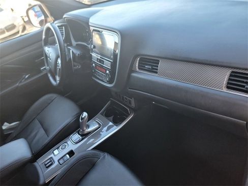 Used 2019 Mitsubishi Outlander 4WD Plug-In Hybrid image 17