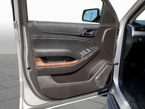 Used 2016 Chevrolet Suburban LS RWD image 21
