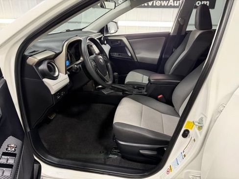 Used 2015 Toyota RAV4 LE AWD/4WD image 11