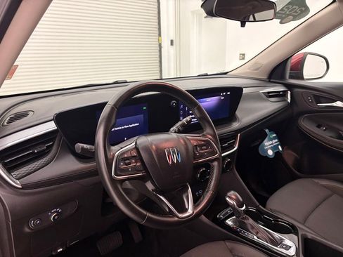 Used 2024 Buick Encore GX Preferred FWD image 2