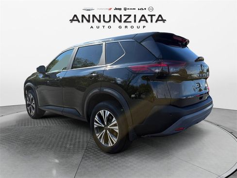 Used 2022 Nissan Rogue SV image 3
