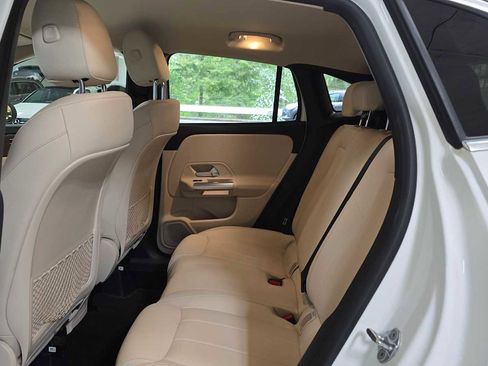 Used 2022 Mercedes-Benz GLA 250 4MATIC image 16