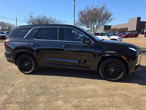 Used 2025 Hyundai Palisade Calligraphy image 2