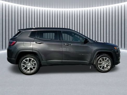 Used 2023 Jeep Compass Latitude AWD/4WD image 6