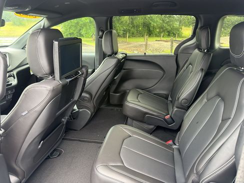 New 2026 Chrysler Pacifica Select FWD image 15