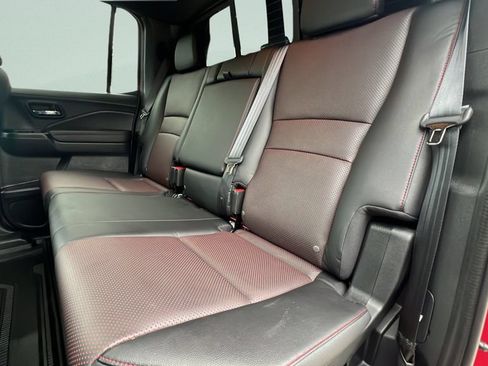Used 2025 Honda Ridgeline Black Edition image 9