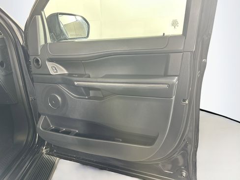 Used 2024 Ford Expedition Max XLT image 34