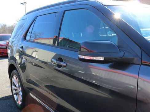 Used 2018 Ford Explorer XLT w/ Equipment Group 202A image 9