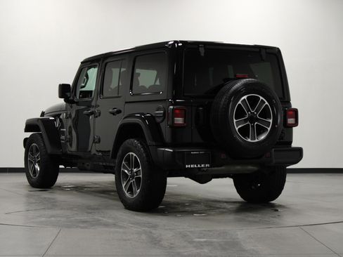 Used 2023 Jeep Wrangler Sahara image 7