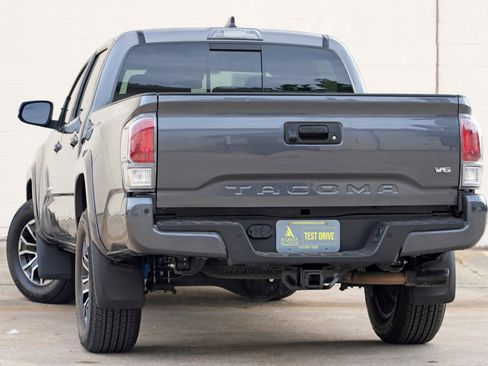 Used 2021 Toyota Tacoma TRD Sport w/ Technology Package RWD image 5