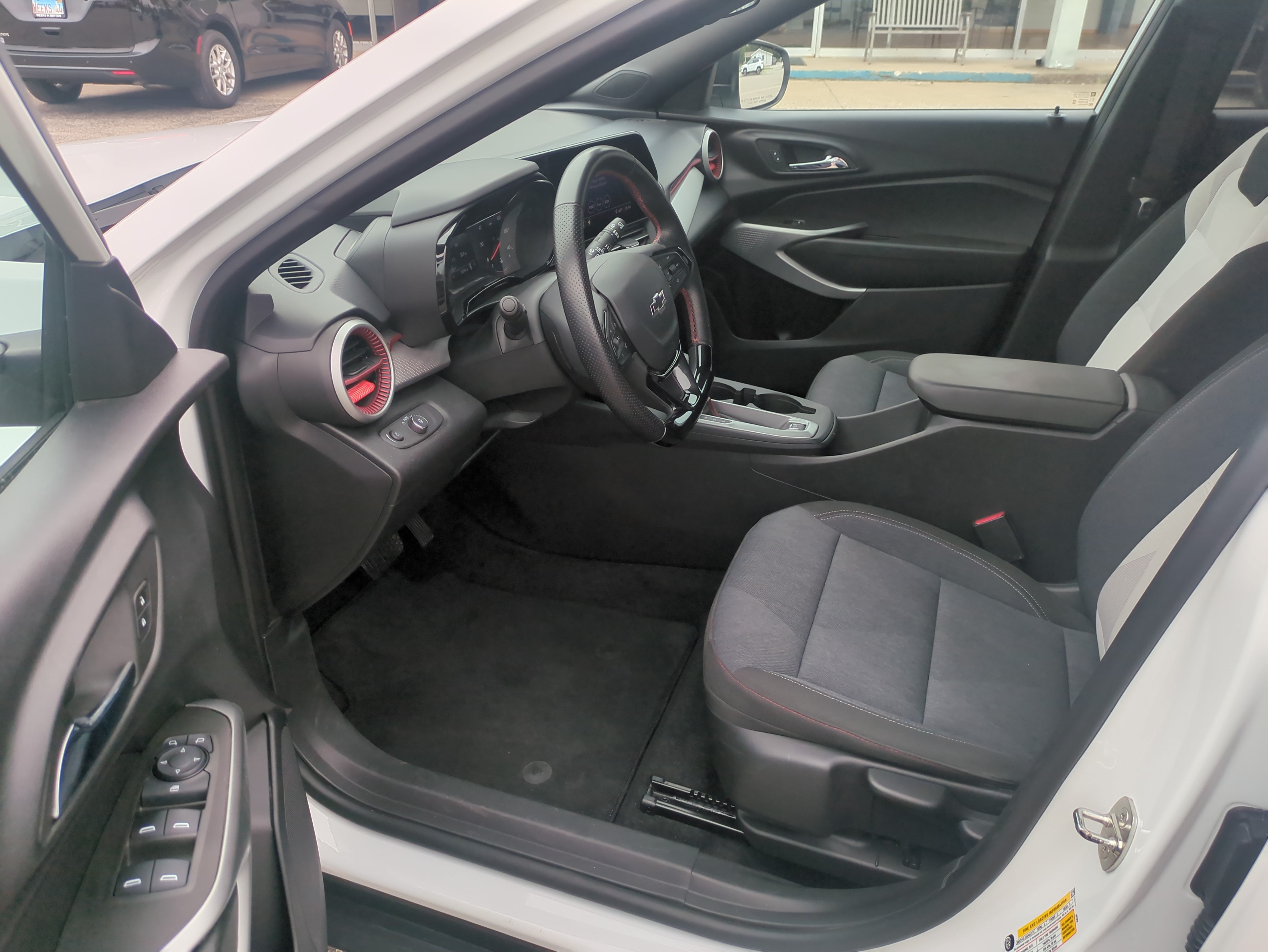 Used 2024 Chevrolet Trax RS w/ Driver Confidence Package FWD image 8
