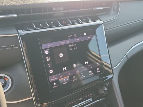 Used 2025 Jeep Grand Cherokee Laredo w/ MOPAR Finishing Package image 20