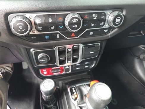 Used 2024 Jeep Wrangler Unlimited AWD/4WD image 19