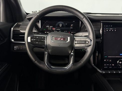 Used 2025 GMC Acadia Elevation image 13