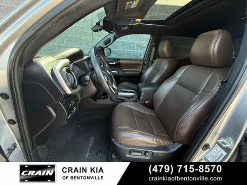 Used 2021 Toyota Tacoma Limited image 22