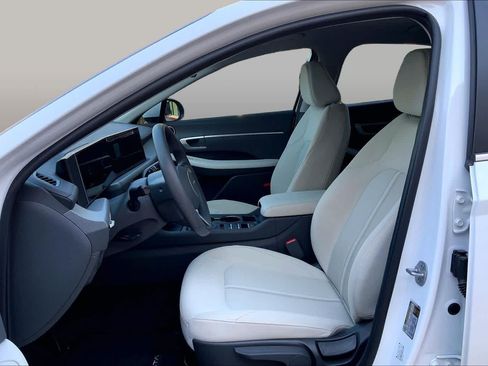 Used 2025 Hyundai Sonata SE FWD image 8