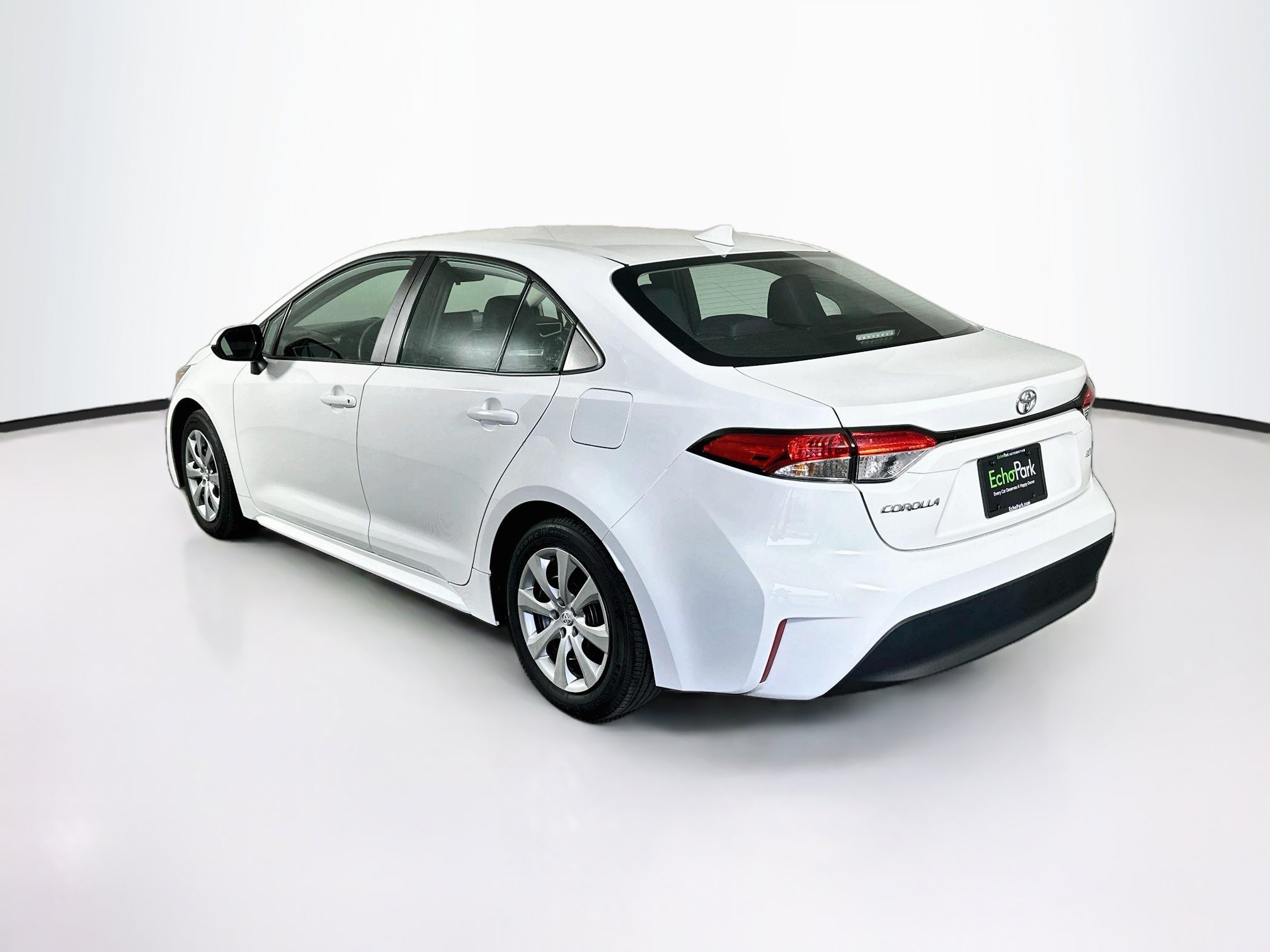 Used 2025 Toyota Corolla LE FWD image 5