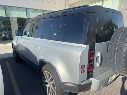 Used 2023 Land Rover Defender 110 SE image 7