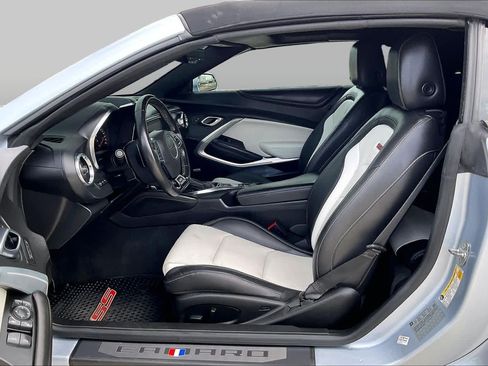 Used 2018 Chevrolet Camaro SS RWD image 7