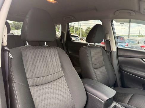 Used 2019 Nissan Rogue SV FWD image 35